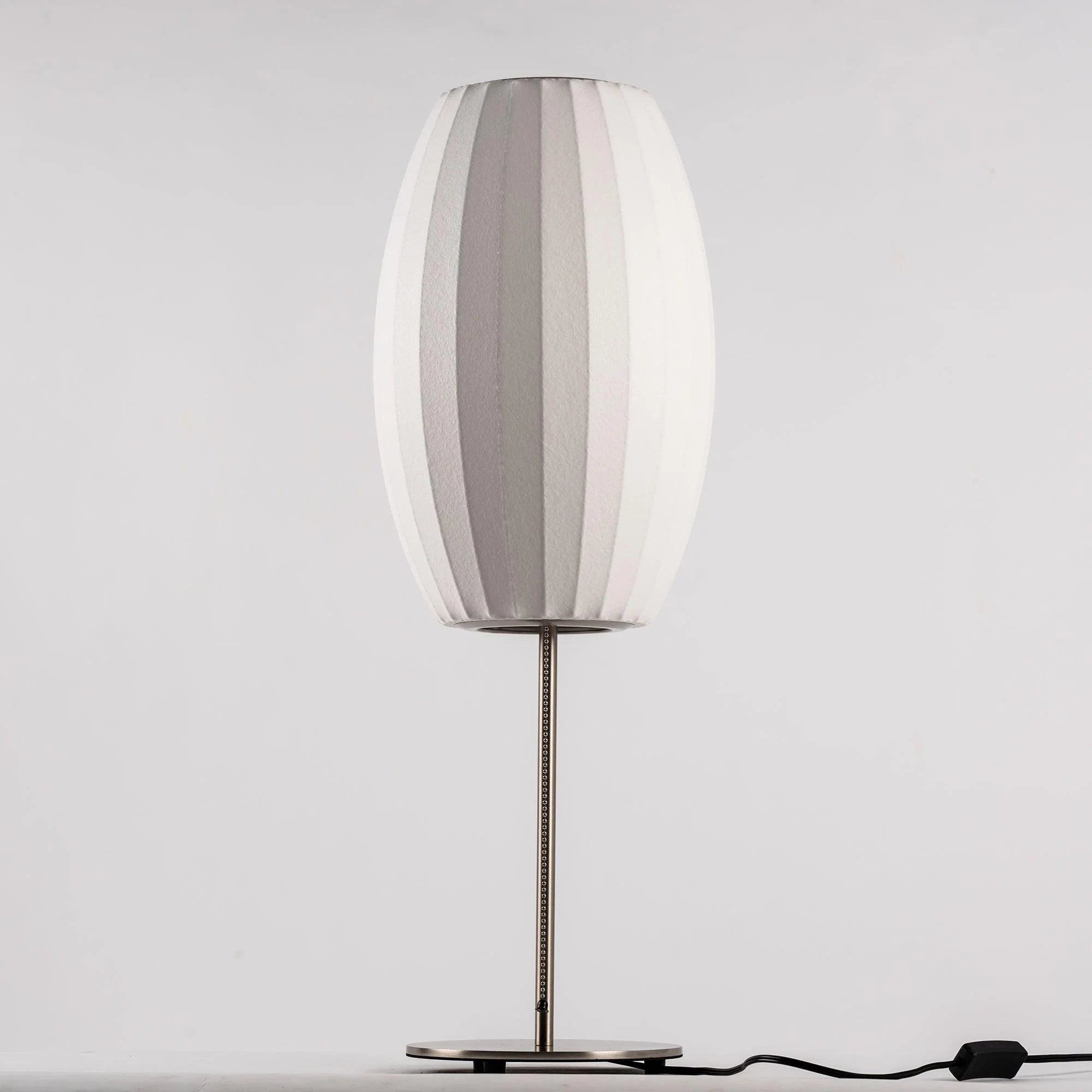 Lampe de table classique arrondie en soie