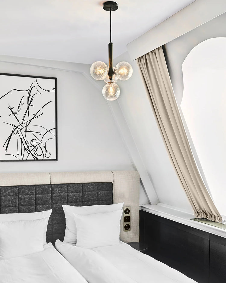 Stilfuld sfæriske globes glas pendellampe