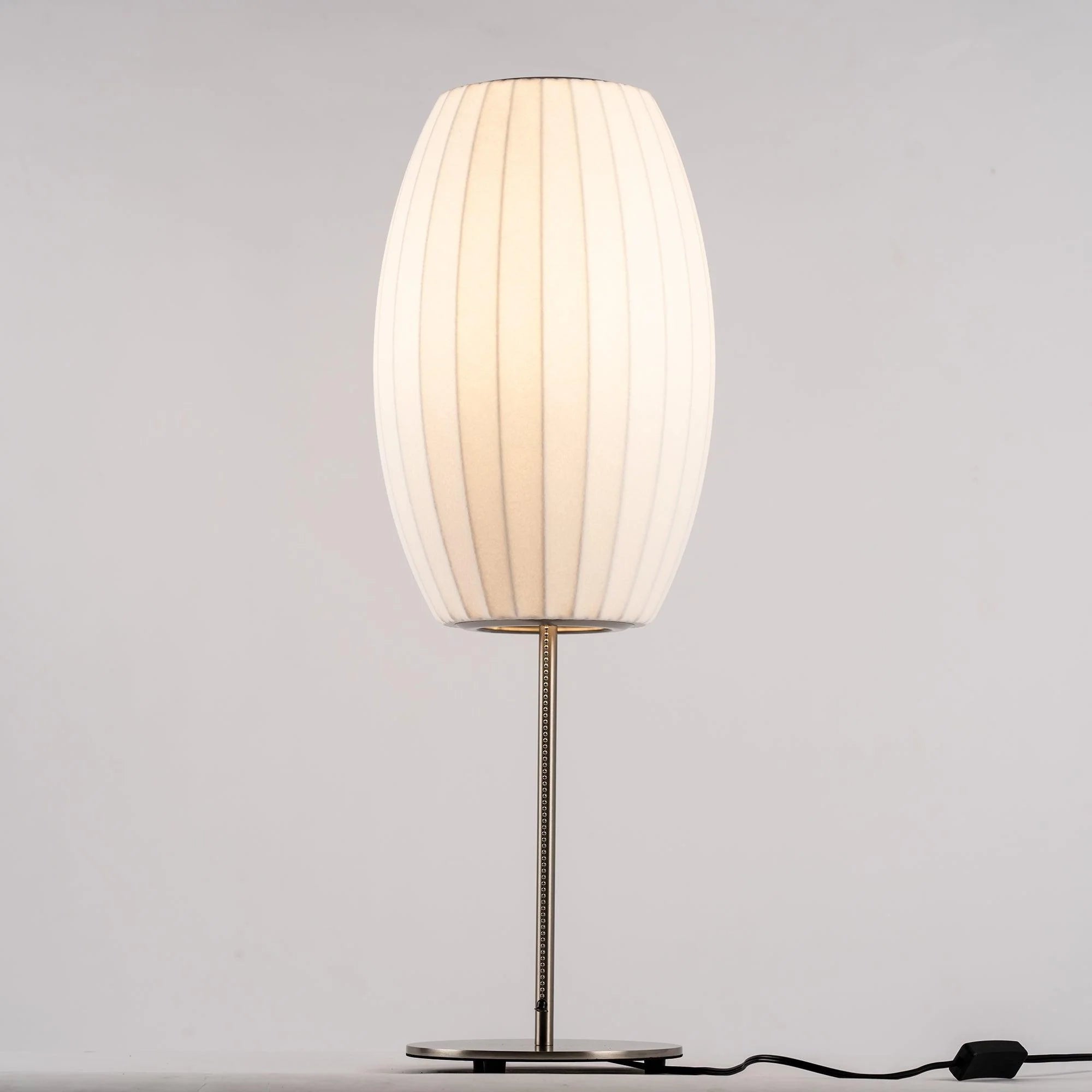 Lampe de table classique arrondie en soie