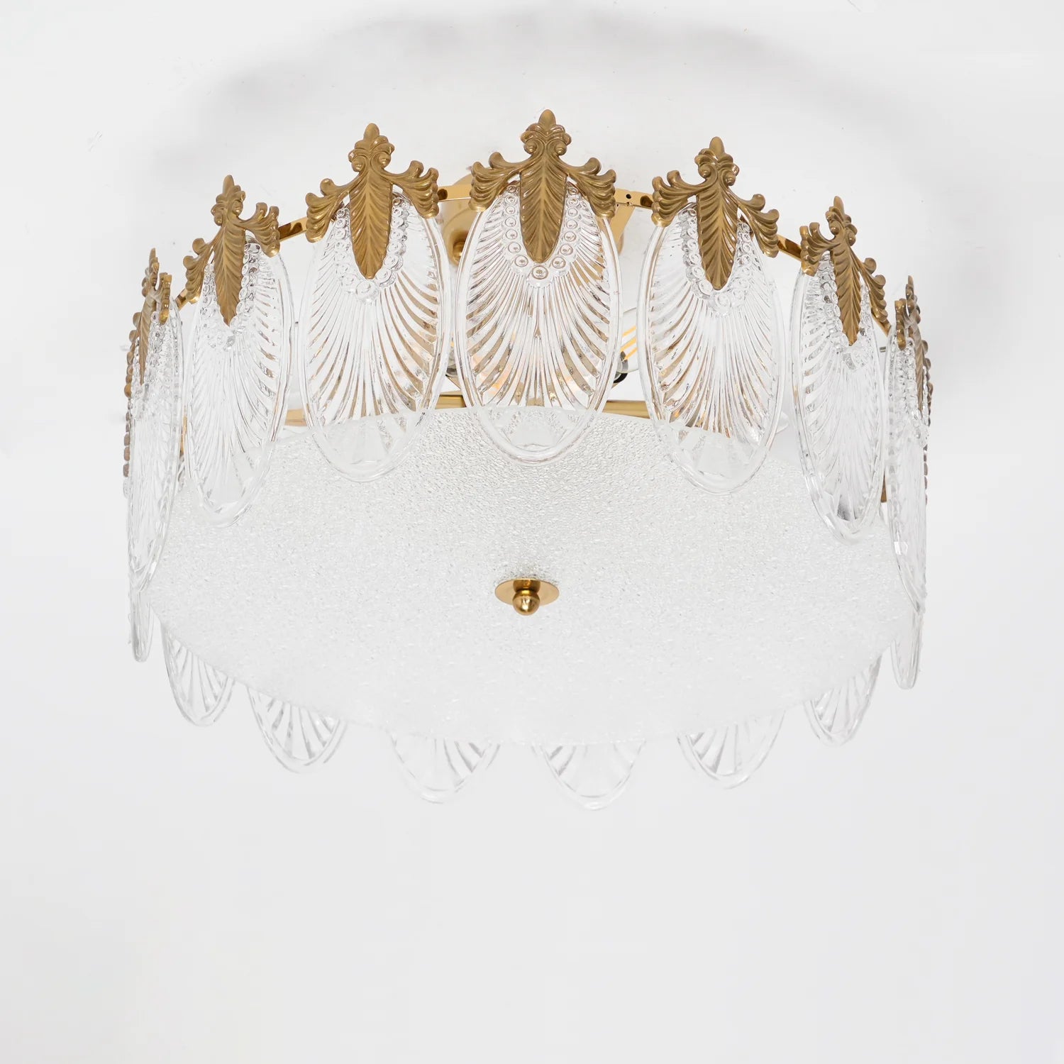 Lampadario in vetro rotondo intricato