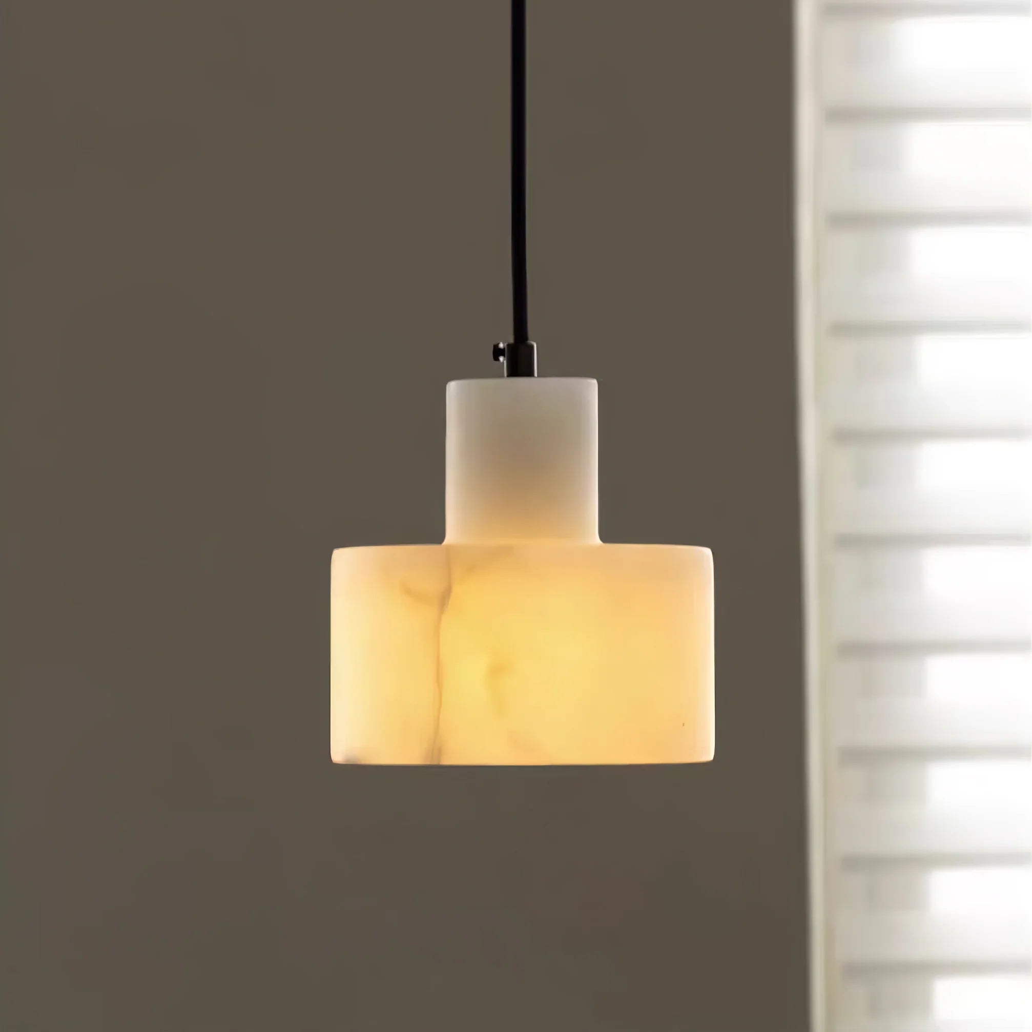 Lampe à suspension cylindrique classique en albâtre