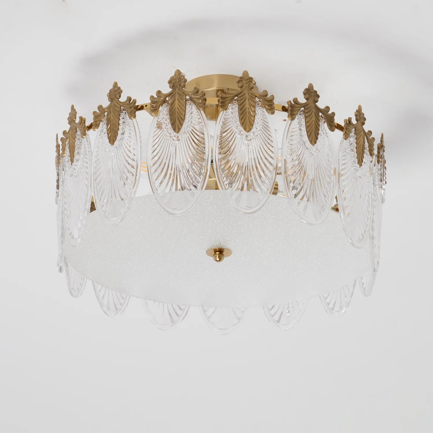 Lampadario in vetro rotondo intricato