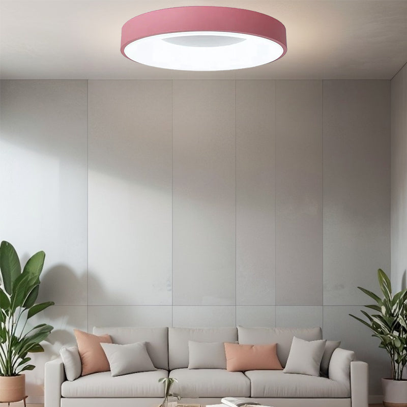 Moderne, schlichte, farbenfrohe Deckenleuchte