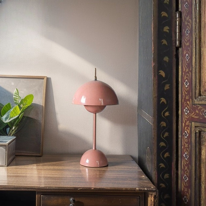 pink-iron-bud-table-lamp