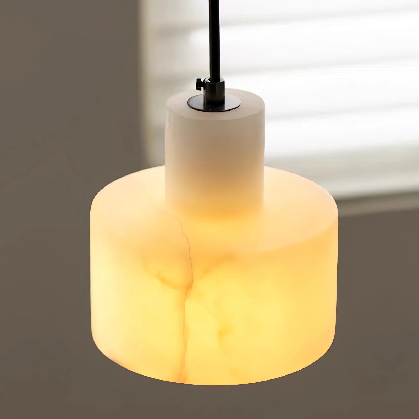 Lampe à suspension cylindrique classique en albâtre