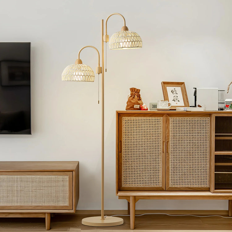 Stilfuld afrundet top rattan gulvlampe