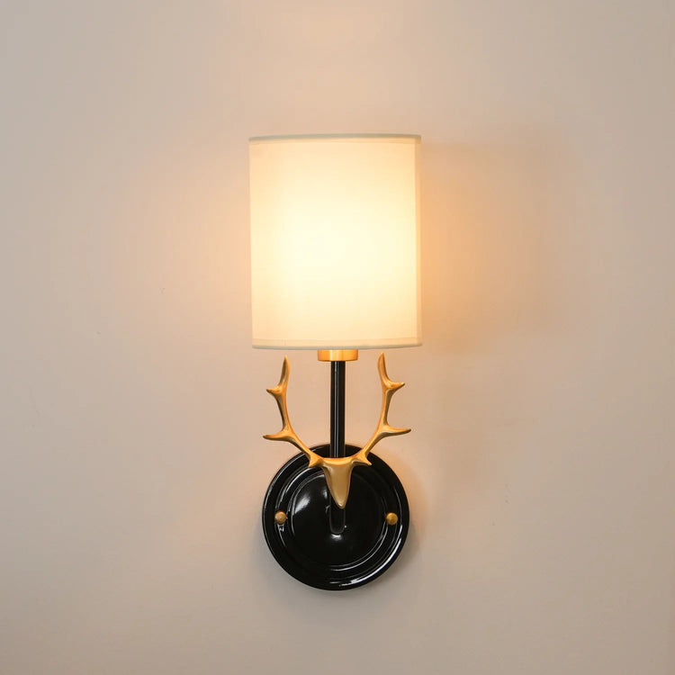 Klassisk stiliseret væglampe i grenstof