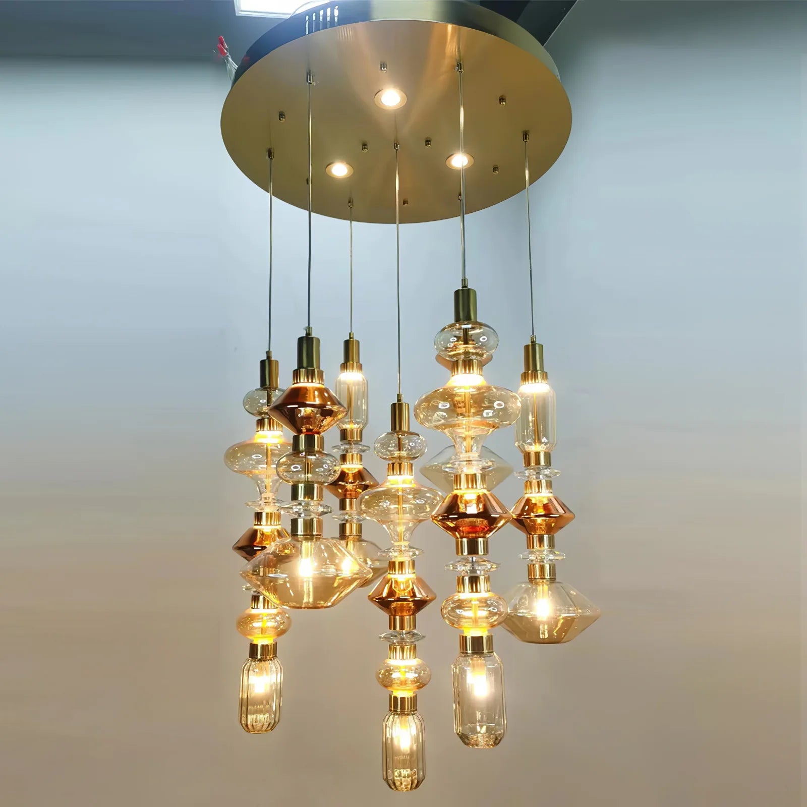 Lampe suspendue élégante à plusieurs abat-jour en verre