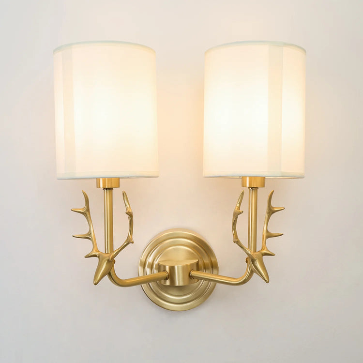 Klassisk stiliseret væglampe i grenstof