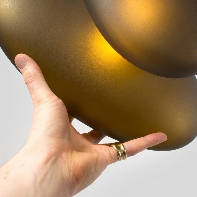 Stilfuldt ovalt glaspendellys