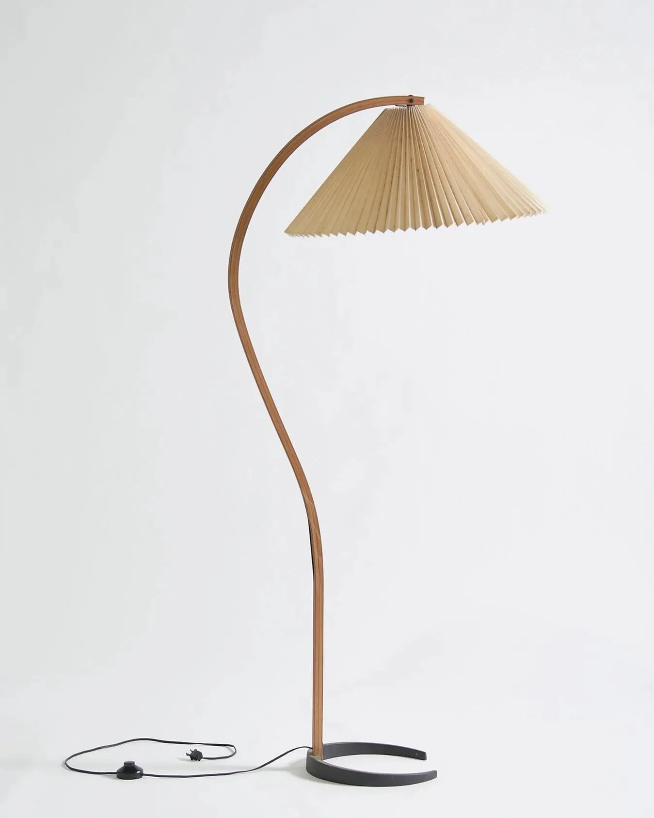 Lampadaire rétro Scandic Arc en métal