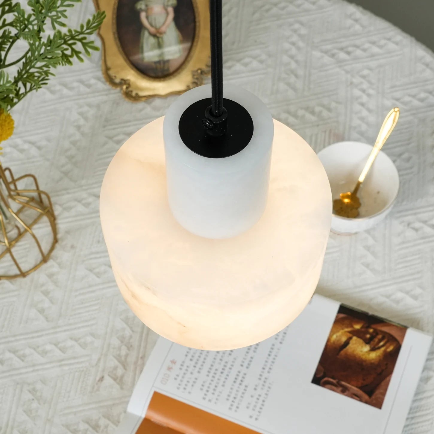 Lampe à suspension cylindrique classique en albâtre
