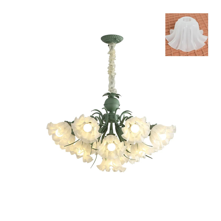 Klassisk lysekrone i glas med blomsterelementer