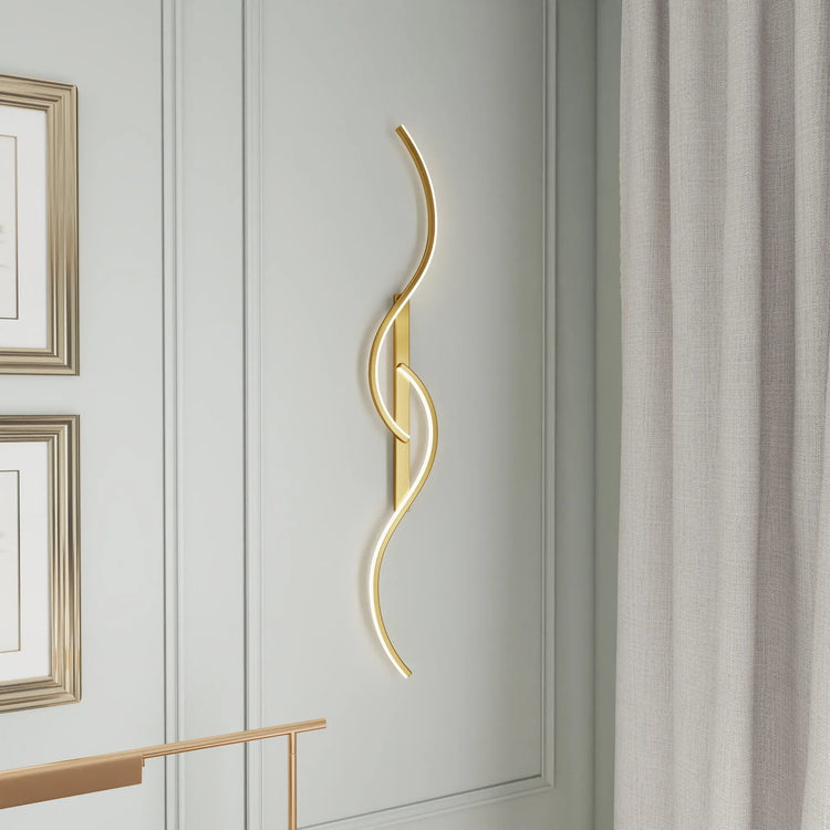 Chic moderne væglampe med langstrakt bølgeform
