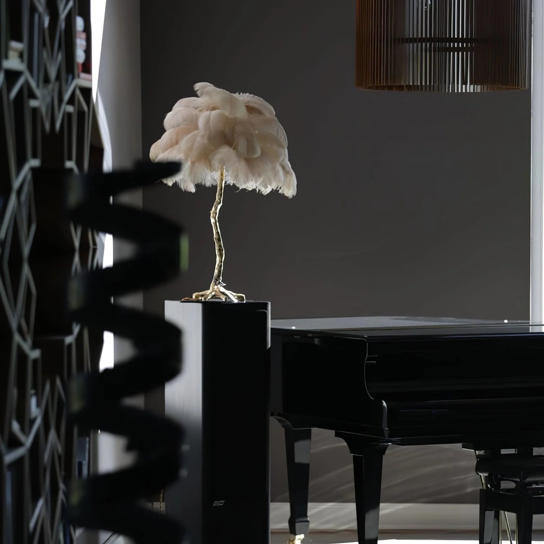 Elegant Palm Feathered Table Lamp