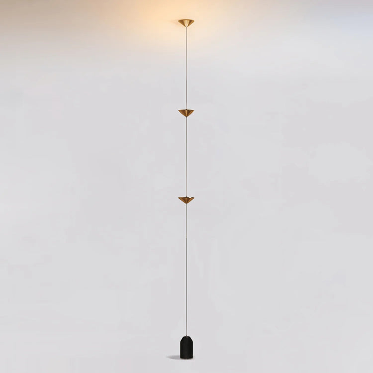Moderne gulvlampe i konisk stål