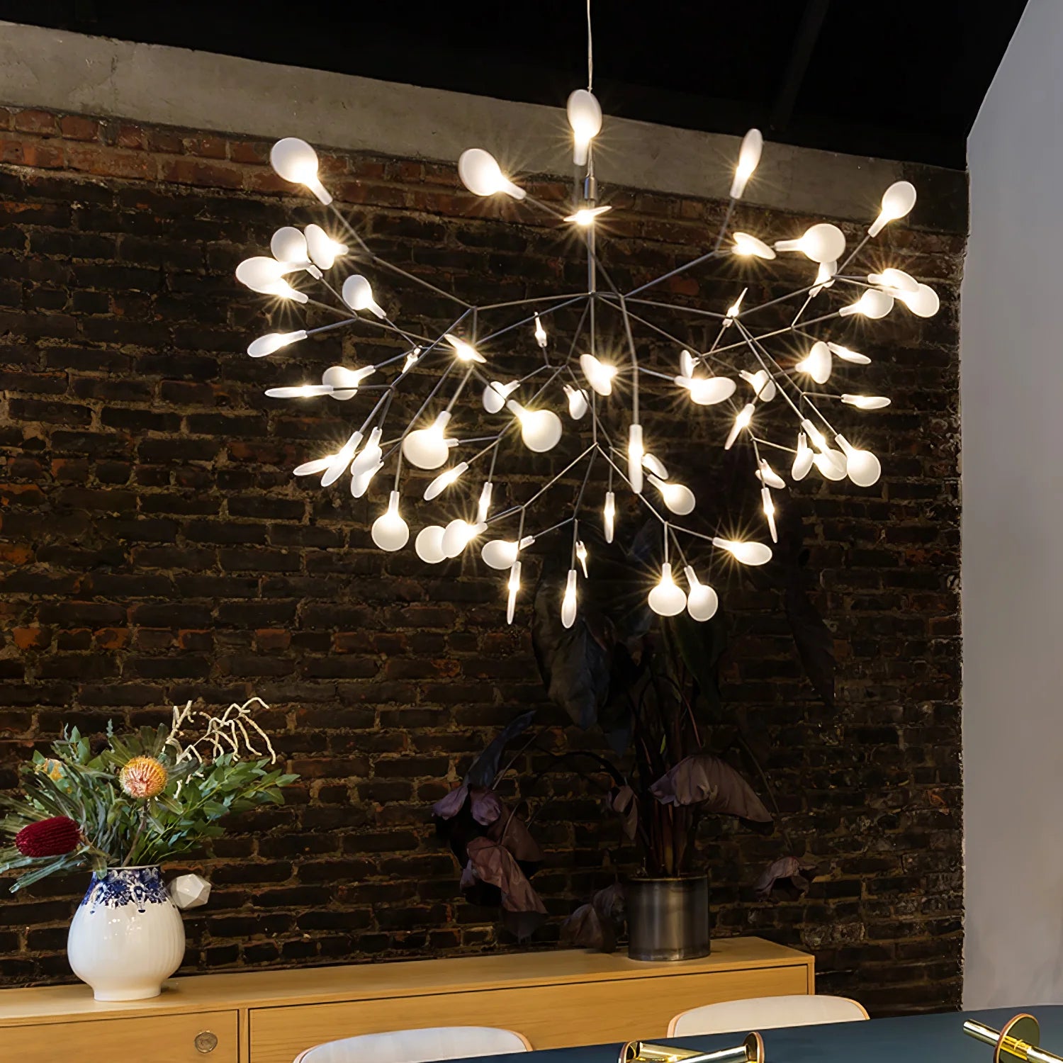 Lampadario luminoso in oro rosa