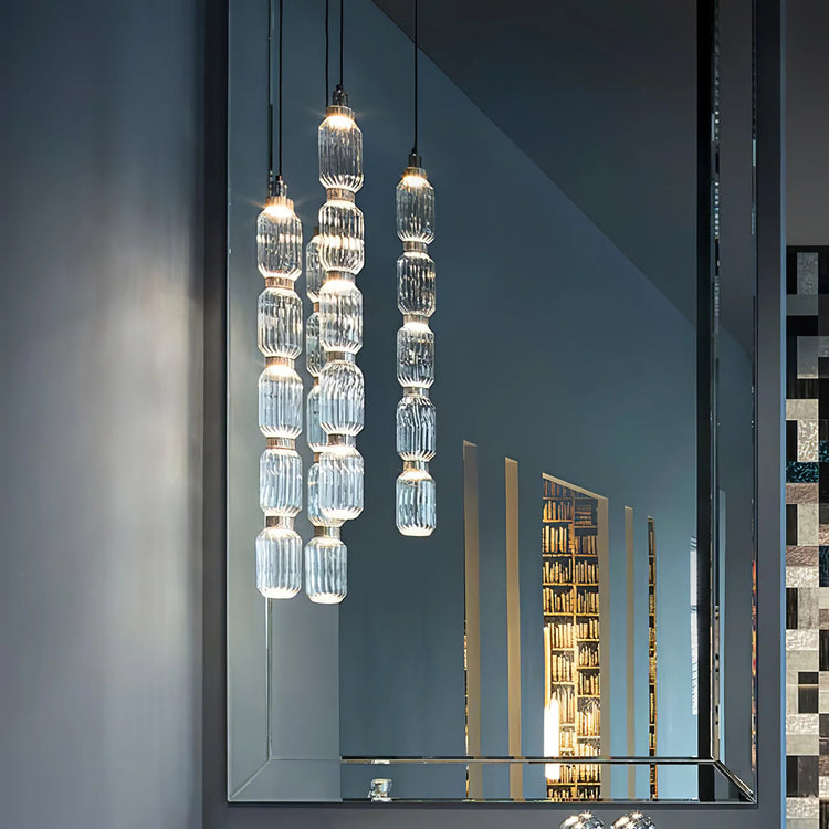 Stilfuld pendel med flere glas skærme