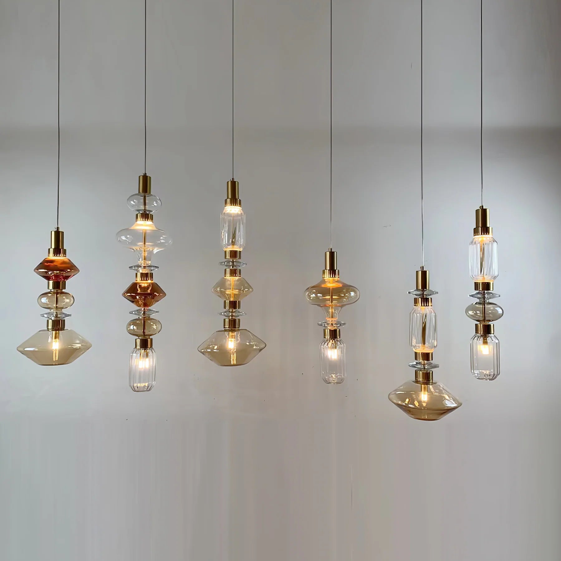Lampe suspendue élégante à plusieurs abat-jour en verre