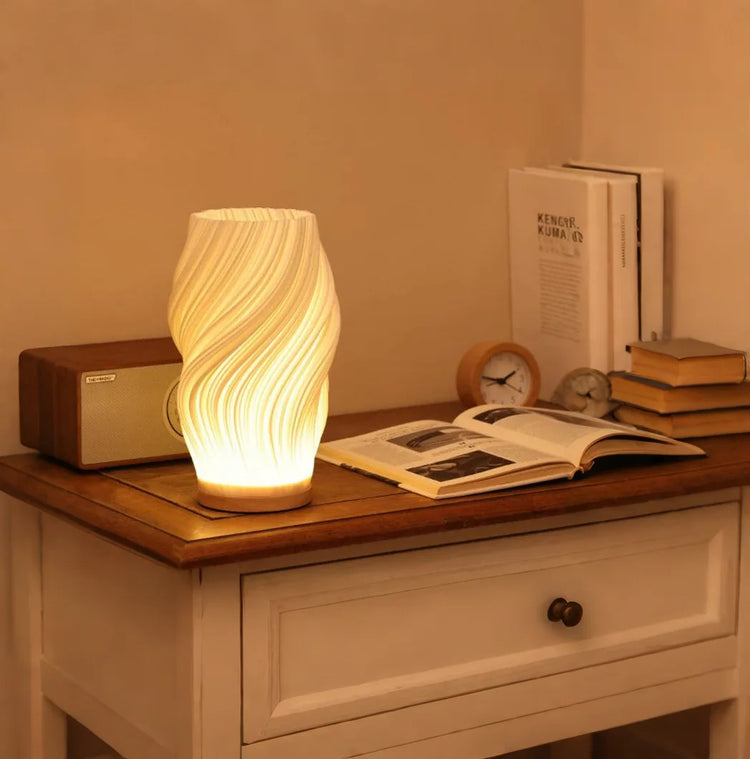 Chic spiralstribet skærm natlampe