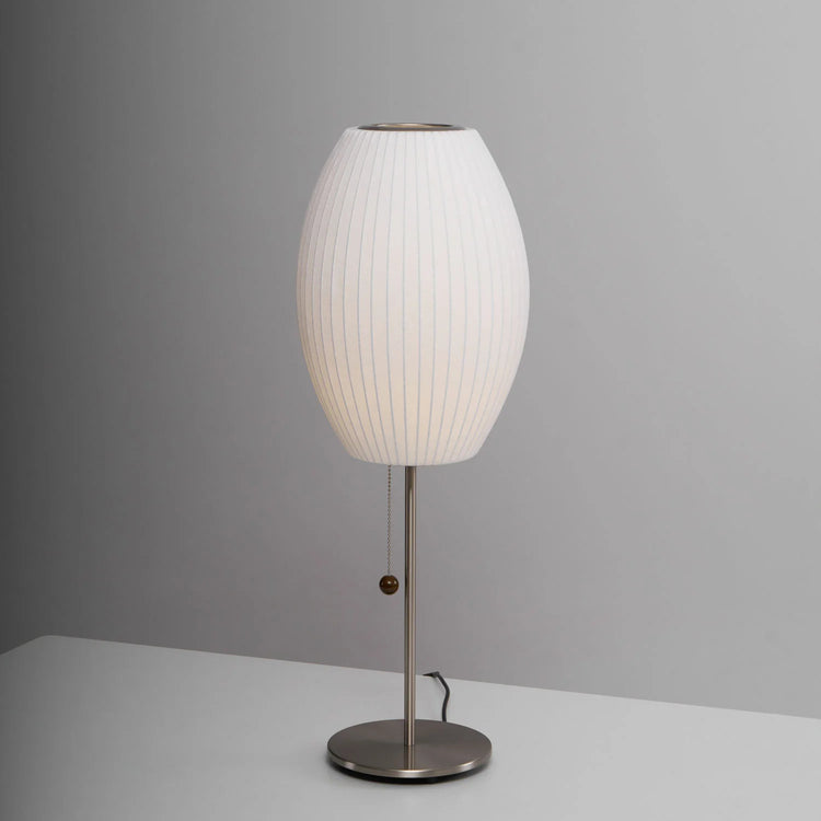 Klassisk afrundet silke bordlampe