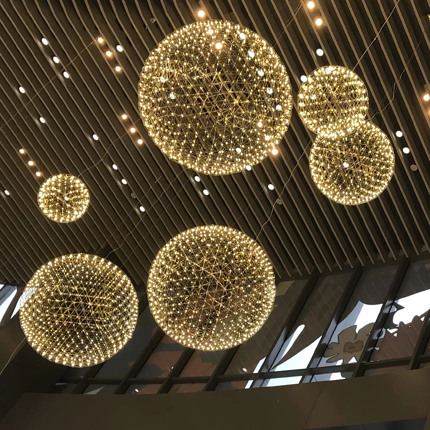 Lampada a sospensione a sfera in argento lucido