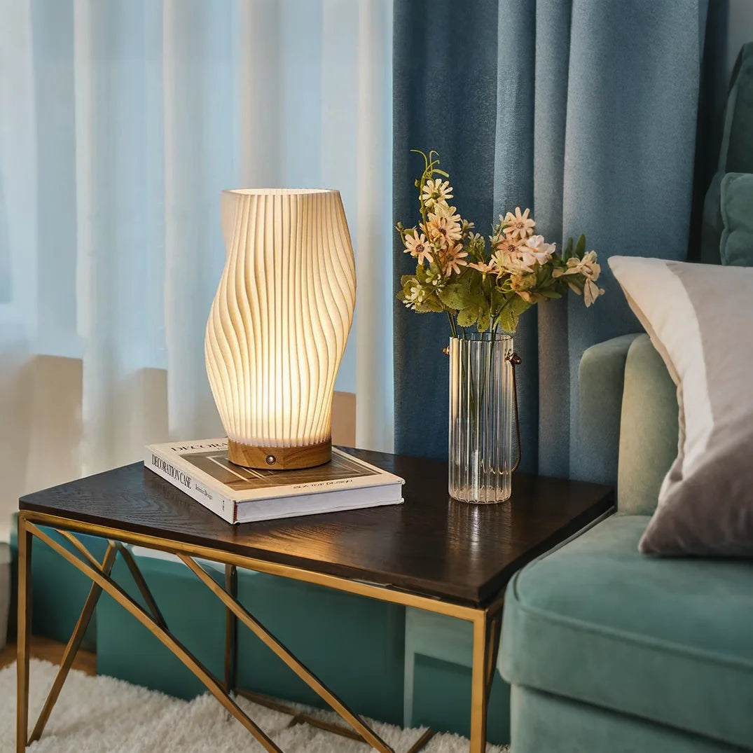Chic spiralstribet skærm natlampe