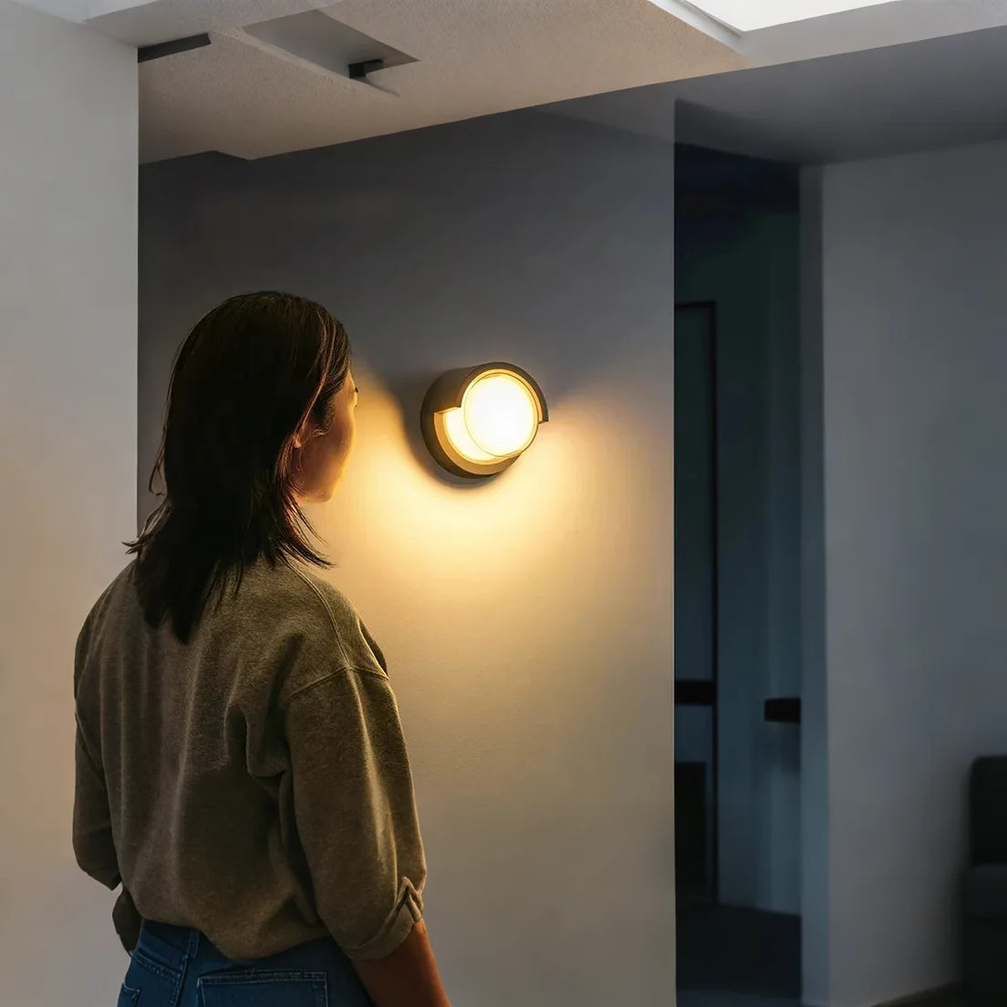 Lumière murale extérieure activée par un mouvement intelligent
