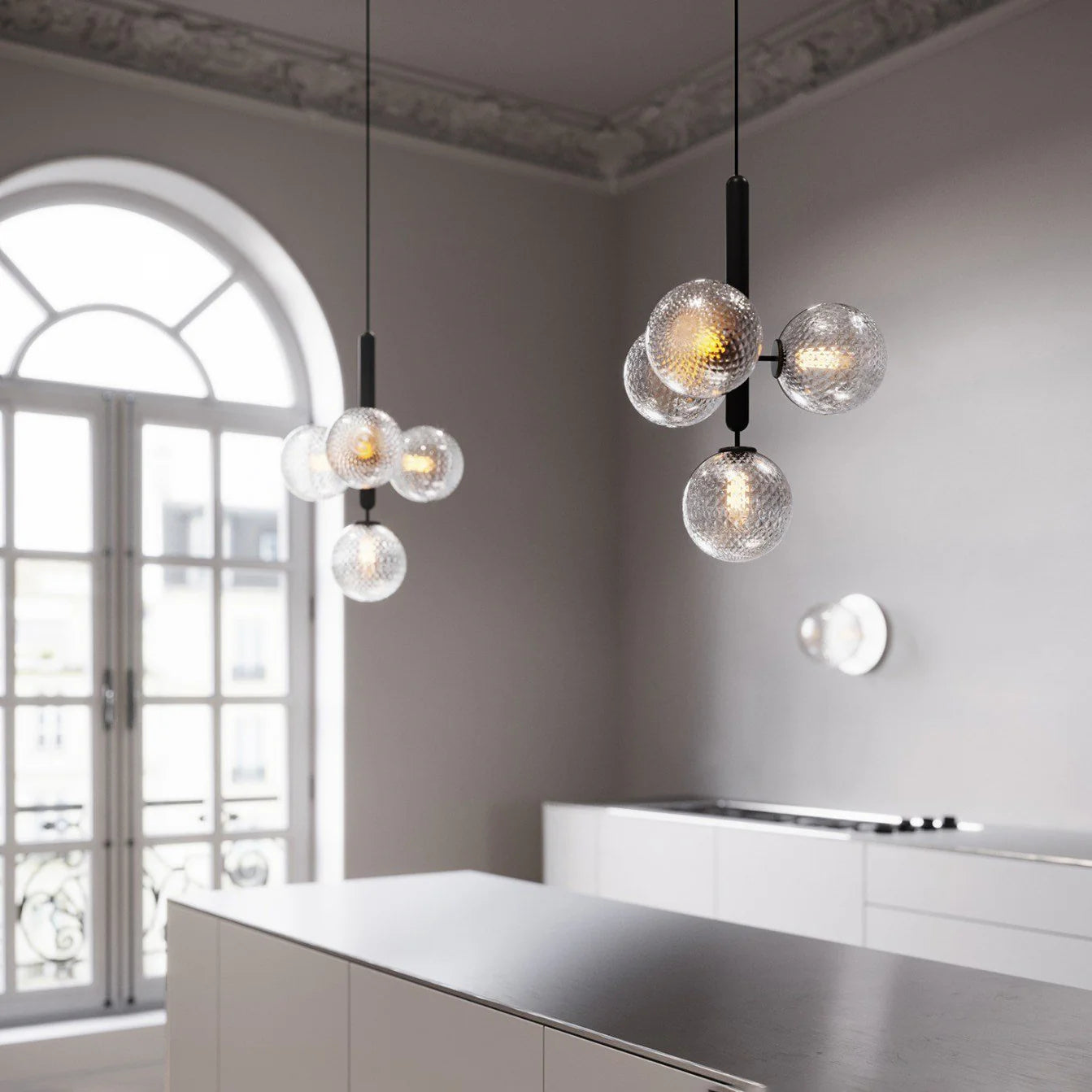 Petite suspension ronde moderne en verre