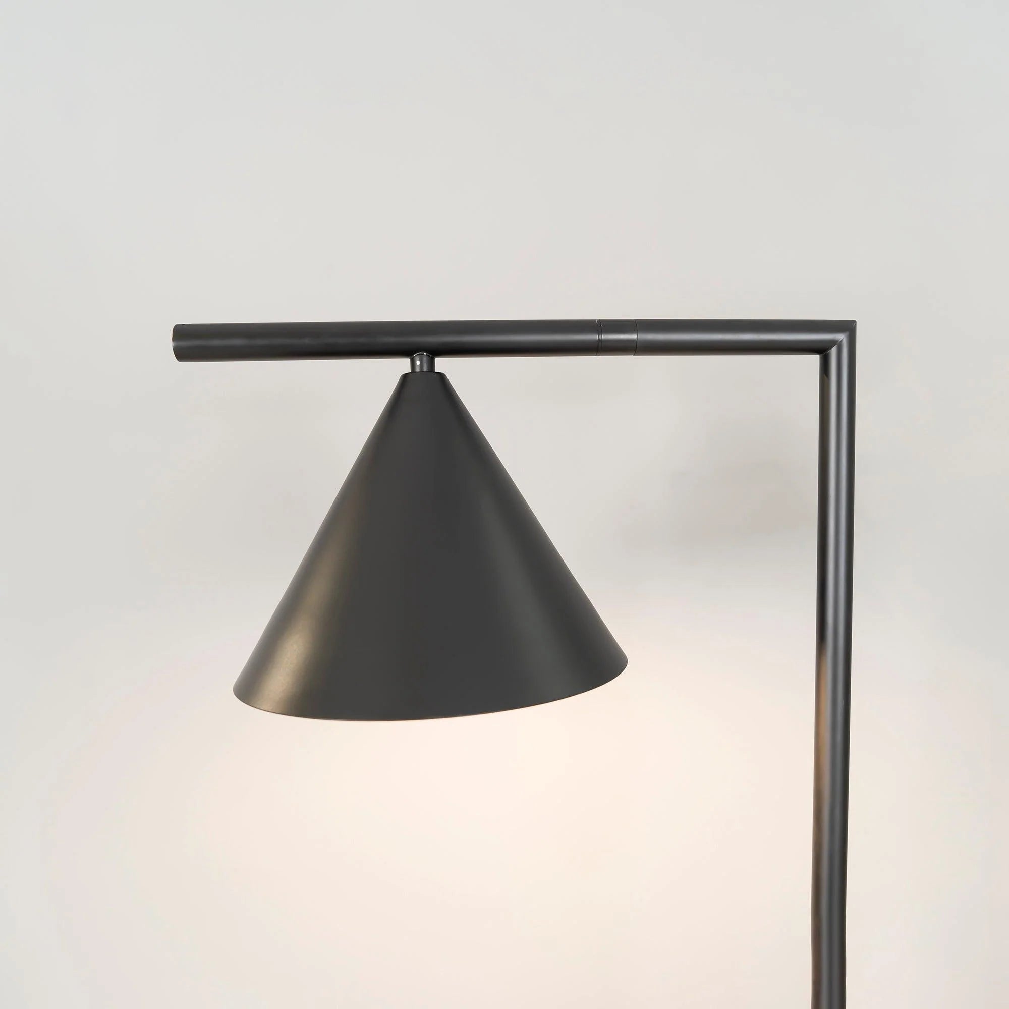 Moderne lineær metalgulvlampe
