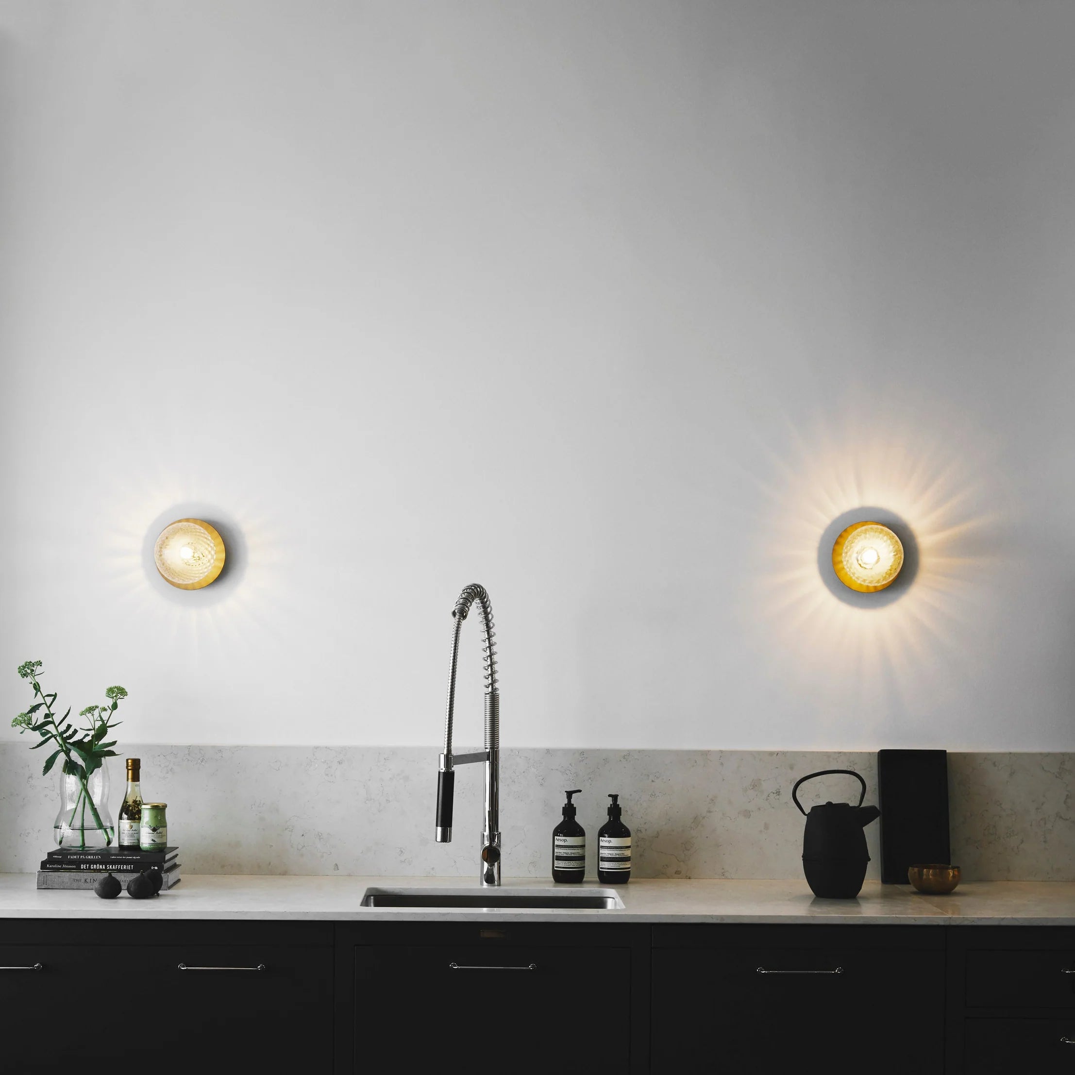 Snygg vägglampa i glas