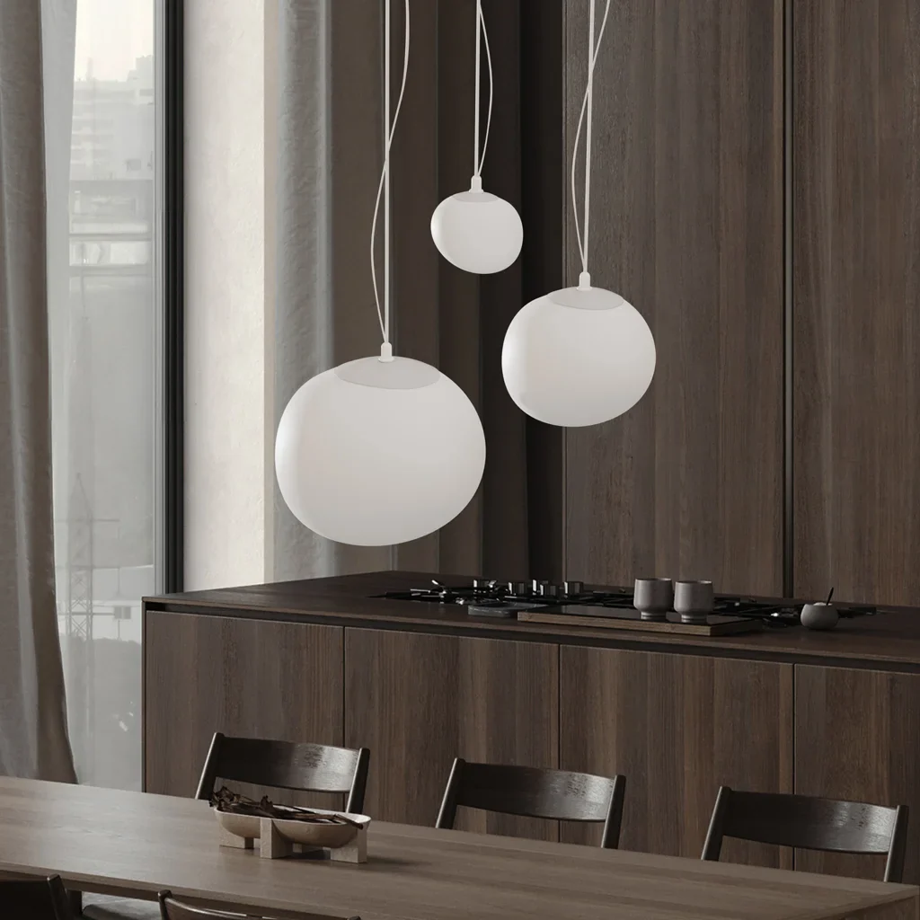Suspension nordique en galets blancs