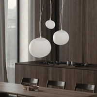 Suspension nordique en galets blancs