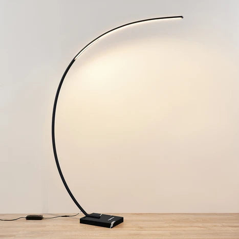 Lampadaire moderne en aluminium en forme de croissant