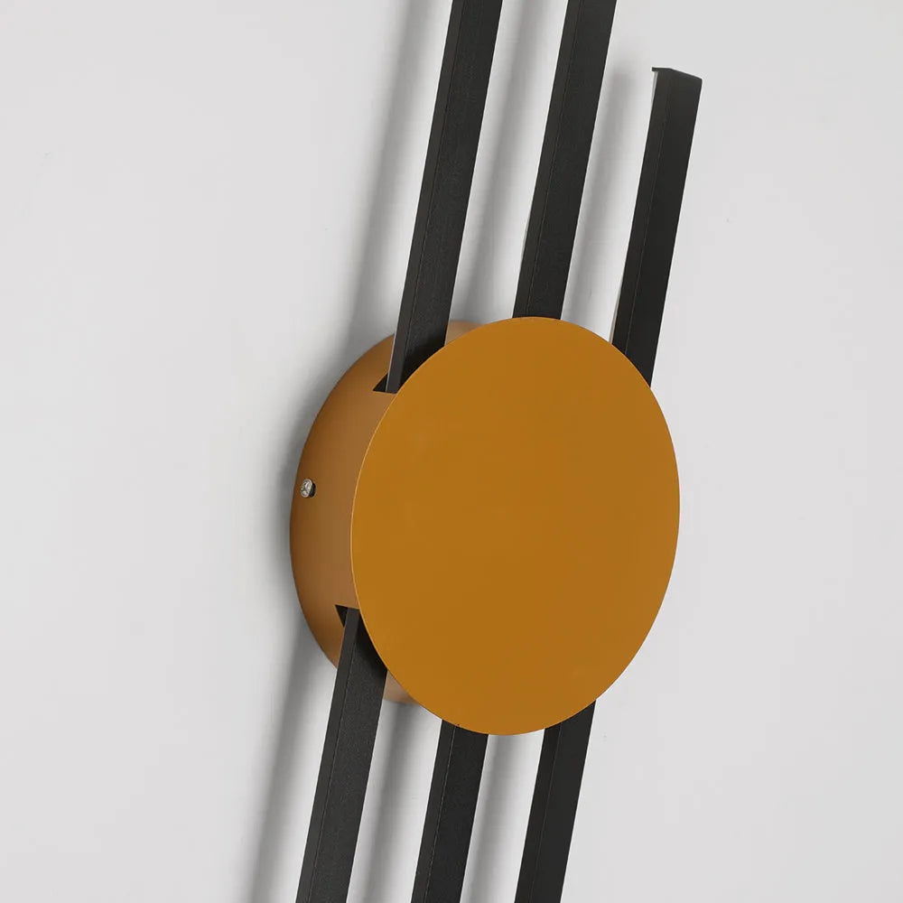 Elegante applique lineare in metallo e acrilico