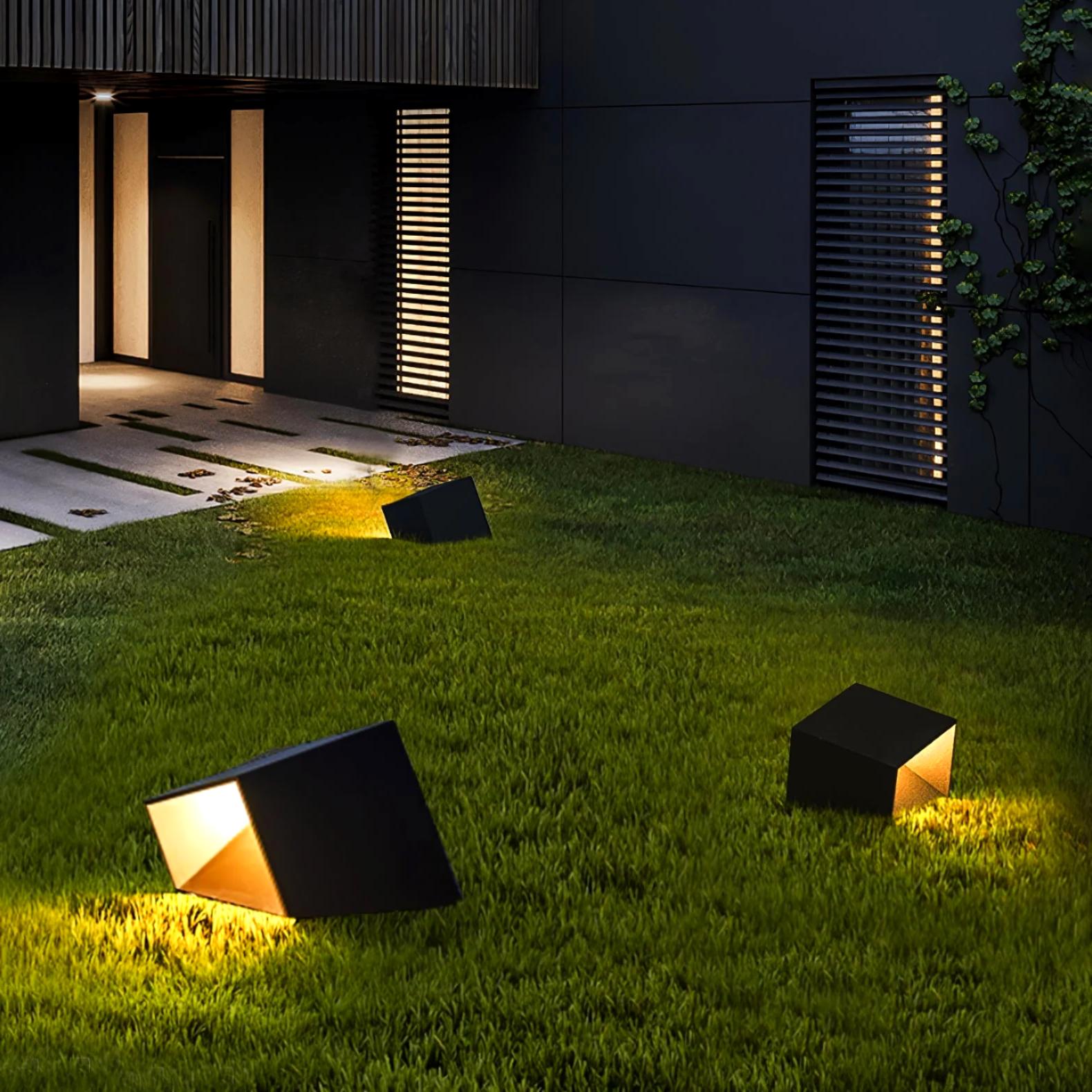 Lampada da giardino solare moderna a forma di cubo