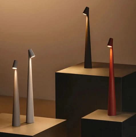 Lampada da tavolo dal design minimalista Glarefusion
