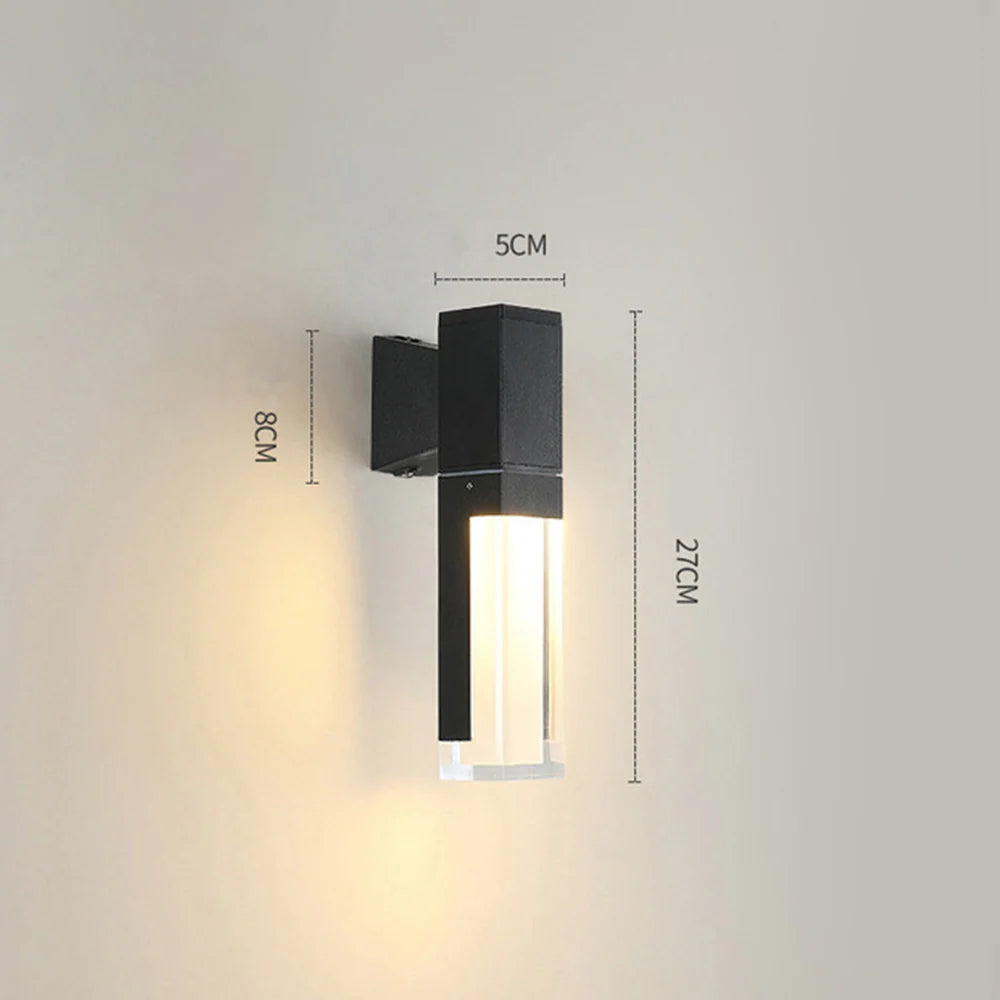 Luce a parete da esterno contemporanea elegante e nera.