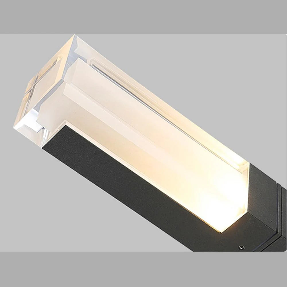 Luce a parete da esterno contemporanea elegante e nera.