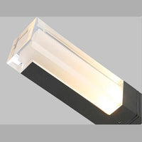Luce a parete da esterno contemporanea elegante e nera.