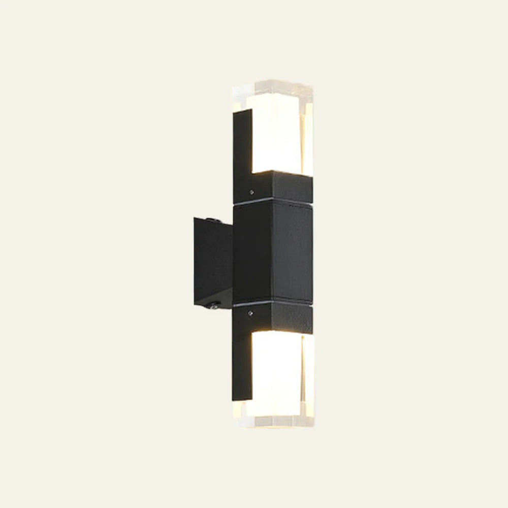 Luce a parete da esterno contemporanea elegante e nera.