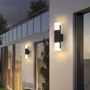Lampada da parete per esterni a LED impermeabile nera, elegante e contemporanea