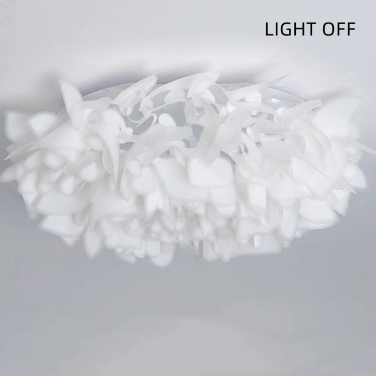 Moderne kronbladformet loftslampe i soveværelset