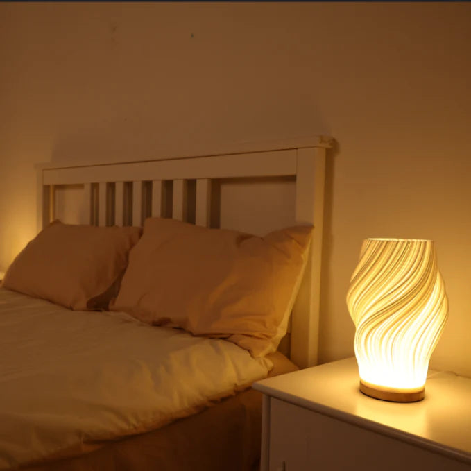Chic spiralstribet skærm natlampe