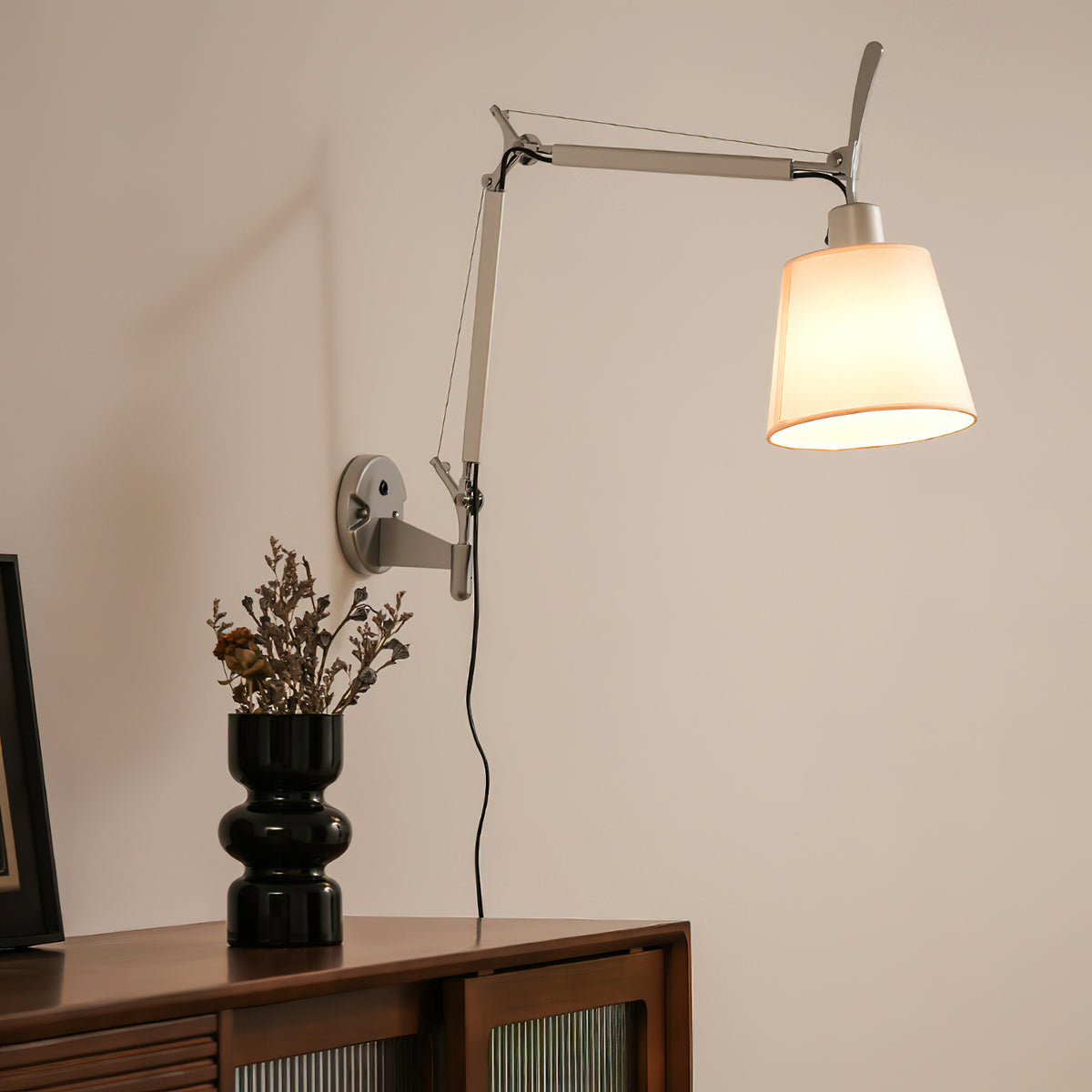 Moderne minimalistisk rockerarmvæglampe