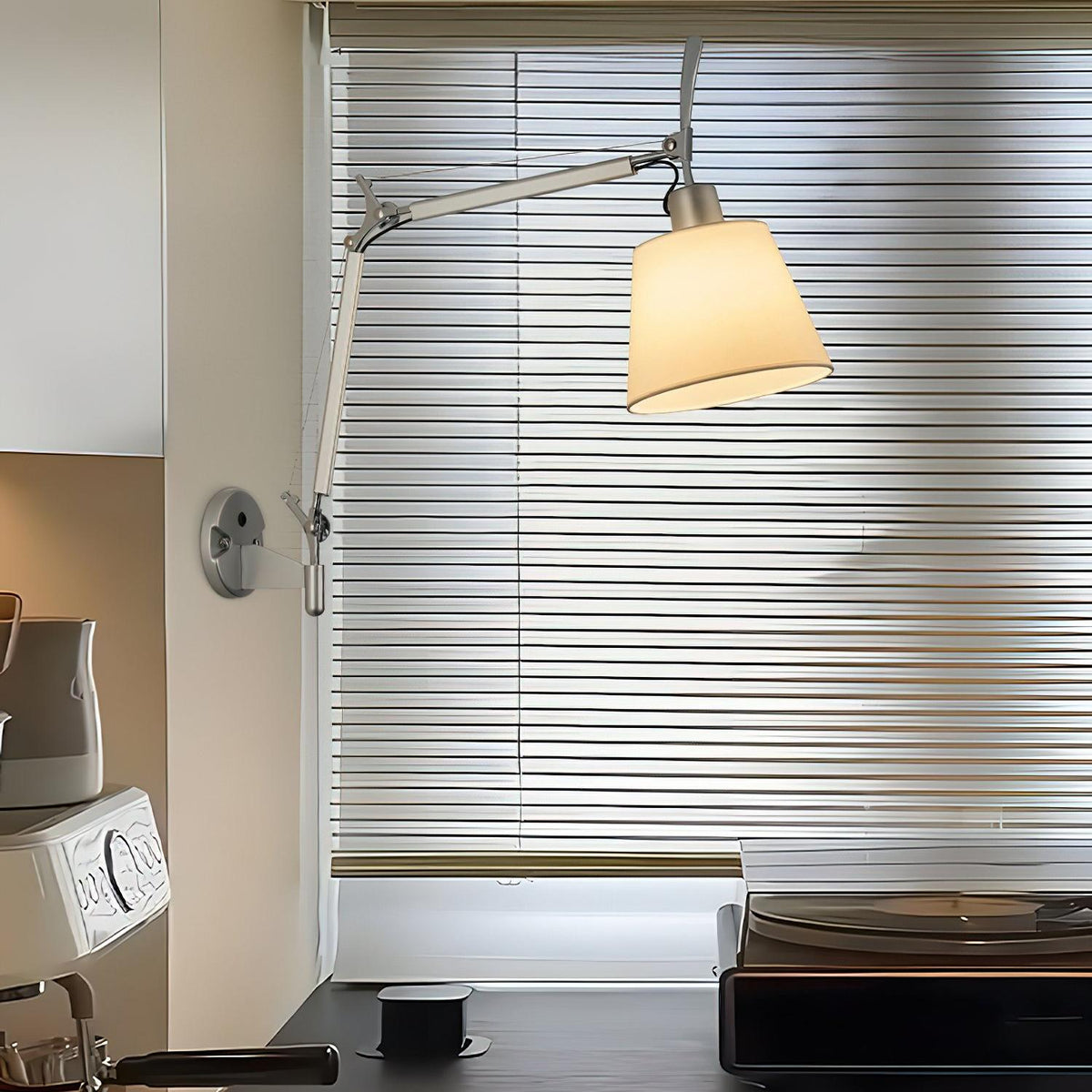 Moderne minimalistisk rockerarmvæglampe