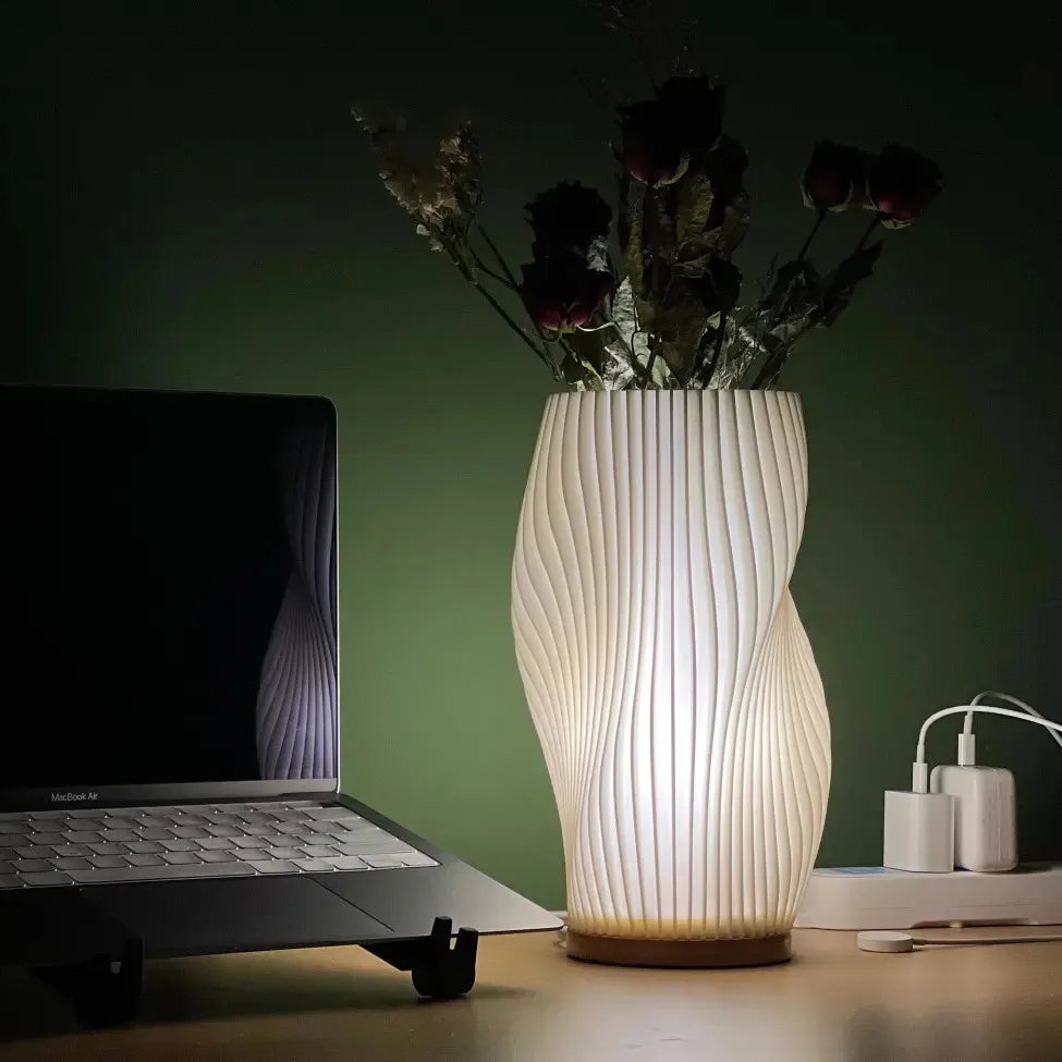 Chic spiralstribet skærm natlampe