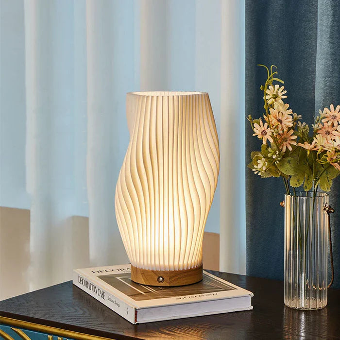 Chic spiralstribet skærm natlampe