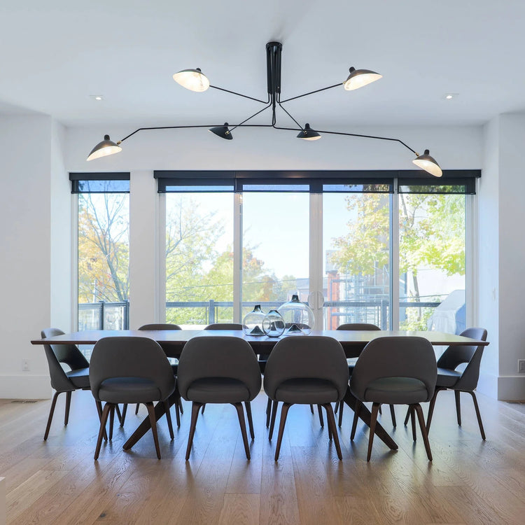 Elegante, verstellbare, skulpturale Deckenleuchte