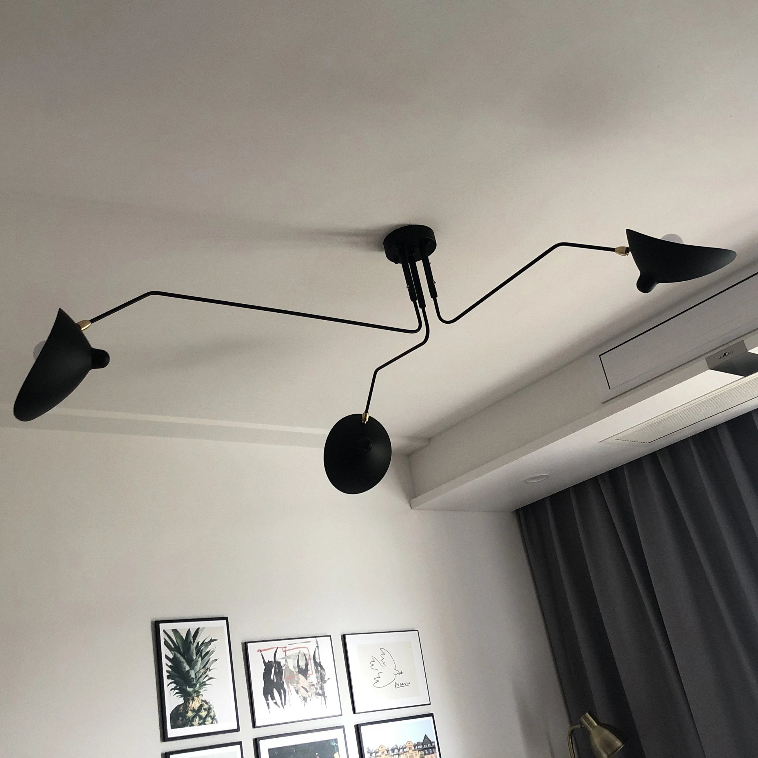 Elegante plafoniera scultorea regolabile